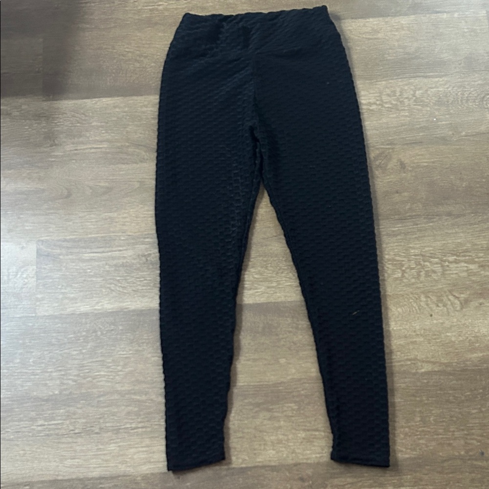 Elegant Black Textured Capris for Women